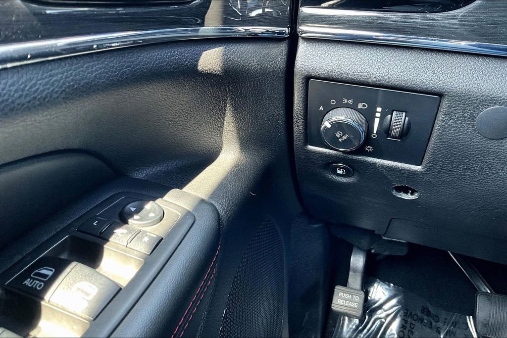 Used 2019 Jeep Grand Cherokee Trailhawk AWD/4WD image 15
