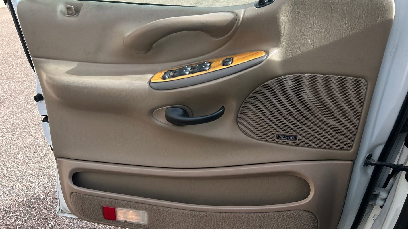 Used 1998 Ford Expedition Eddie Bauer AWD/4WD image 23