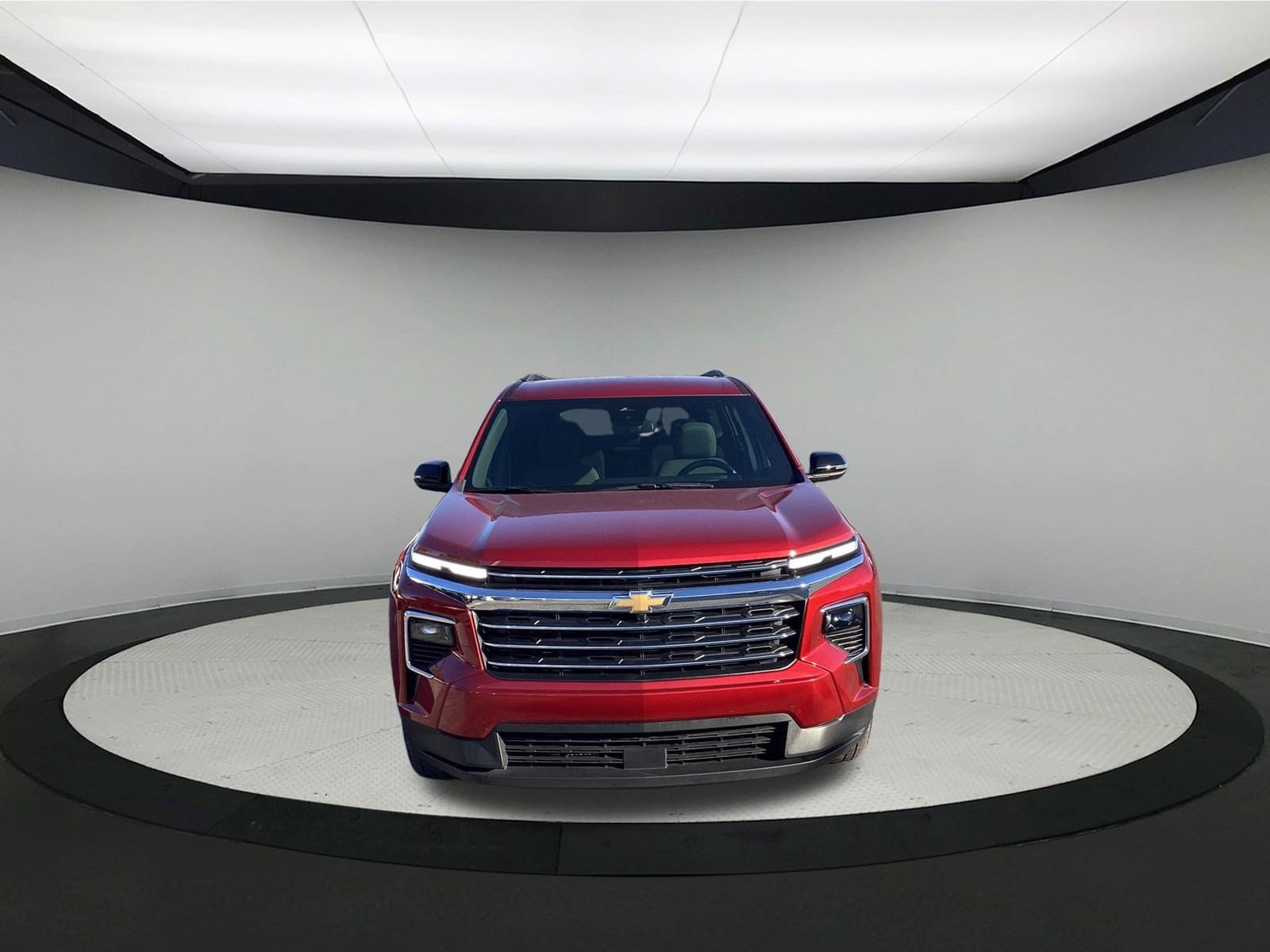 Used 2026 Chevrolet Traverse LT FWD image 3
