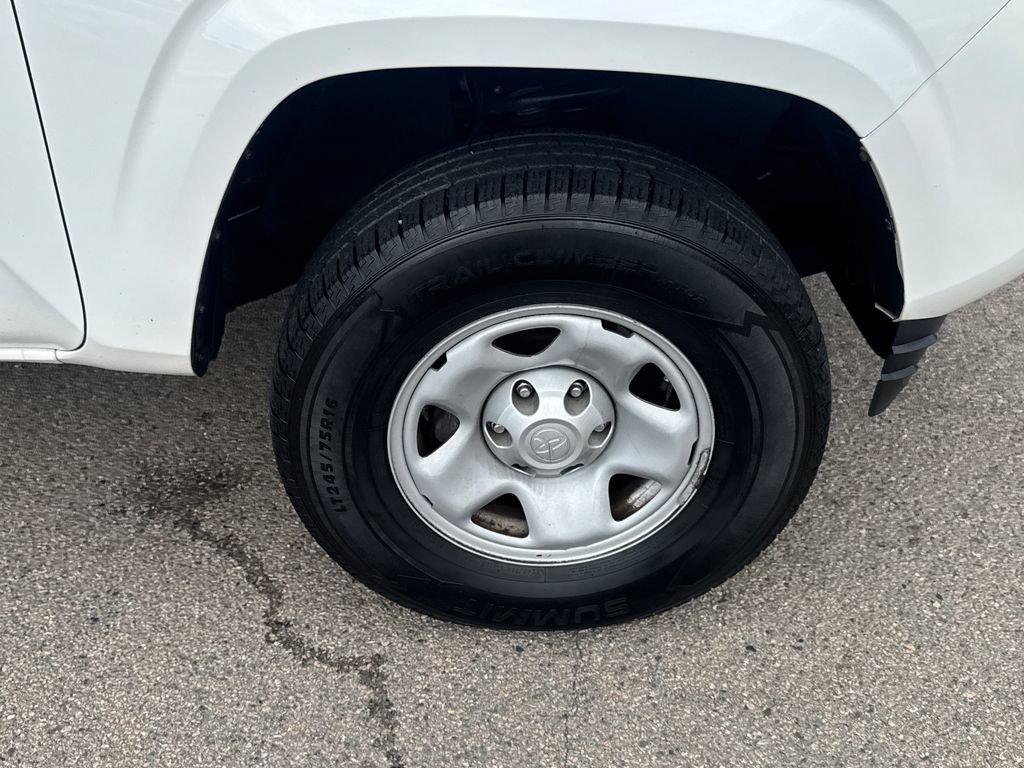 Used 2022 Toyota Tacoma SR5 RWD image 40