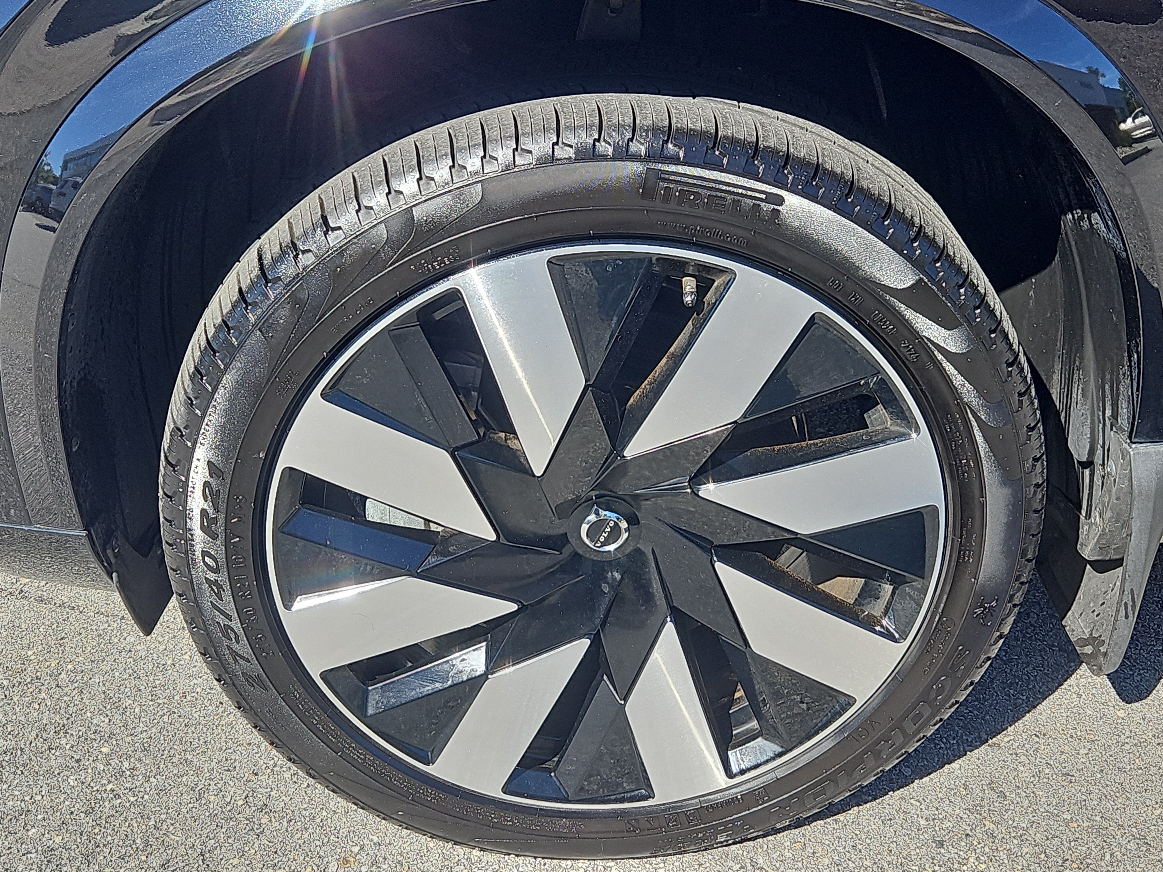 Used 2025 Volvo XC90 T8 Plus w/ Protection Package Premier AWD/4WD image 4