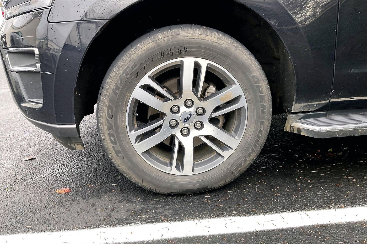 Used 2023 Ford Expedition Limited image 2