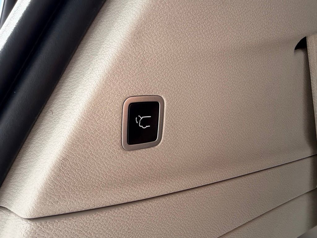 Used 2023 Chrysler Voyager LX image 29