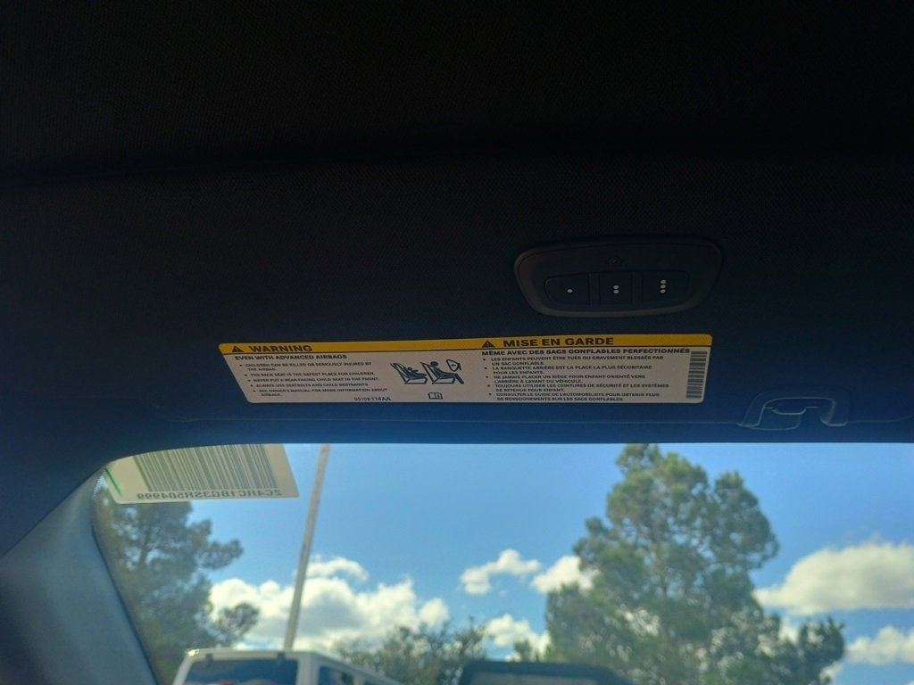 New 2025 Chrysler Pacifica Select image 38