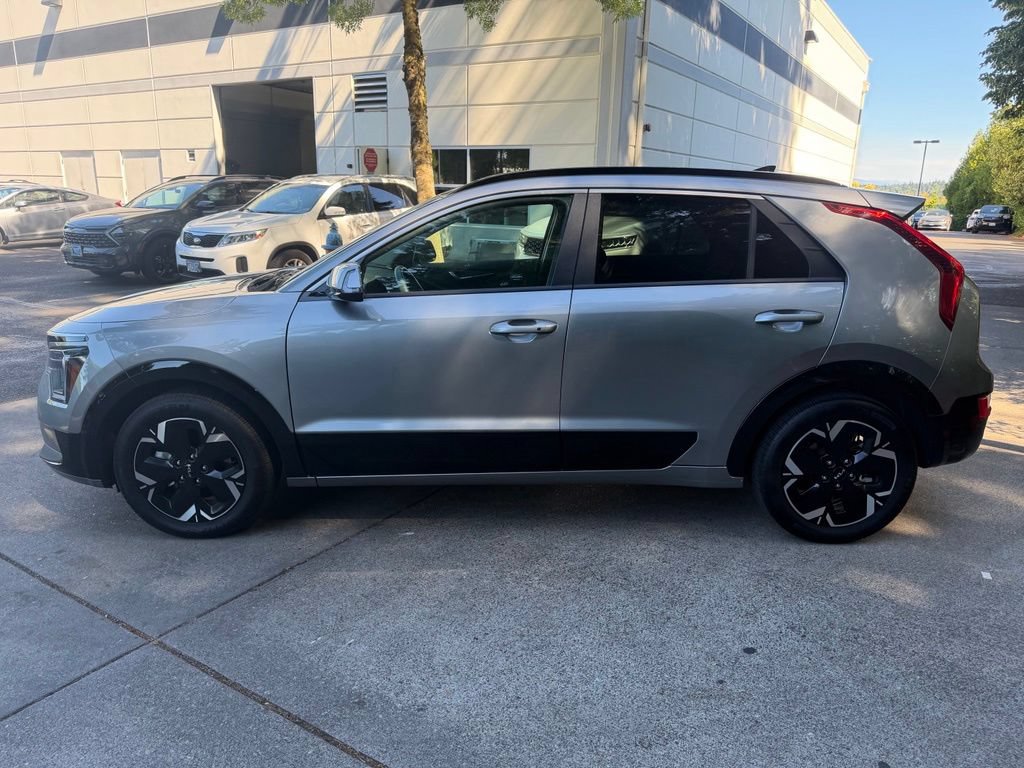 Certified 2024 Kia Niro Wind w/ Wind Preserve Package FWD image 7