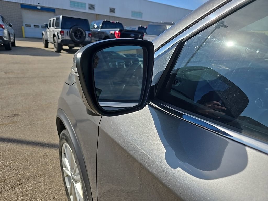 Used 2017 Nissan Rogue Sport SV w/ SV Premium Package image 5