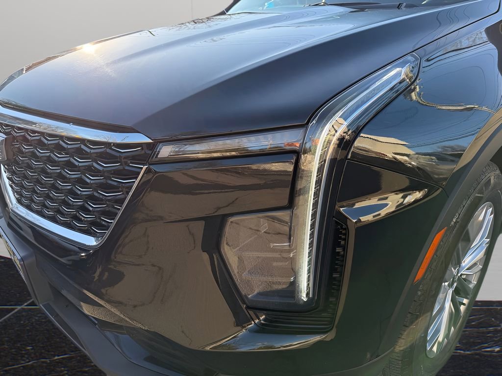 Used 2024 Cadillac XT4 Premium Luxury image 10