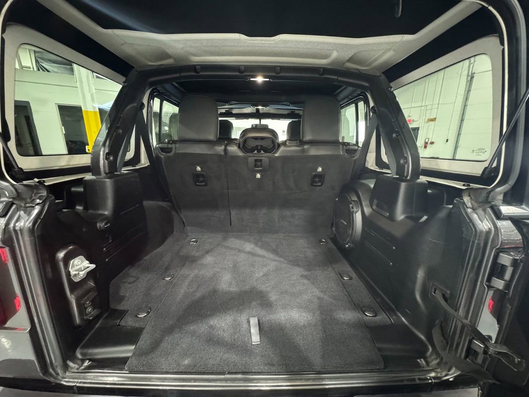 Used 2018 Jeep Wrangler Unlimited Rubicon w/ LED Lighting Group image 32