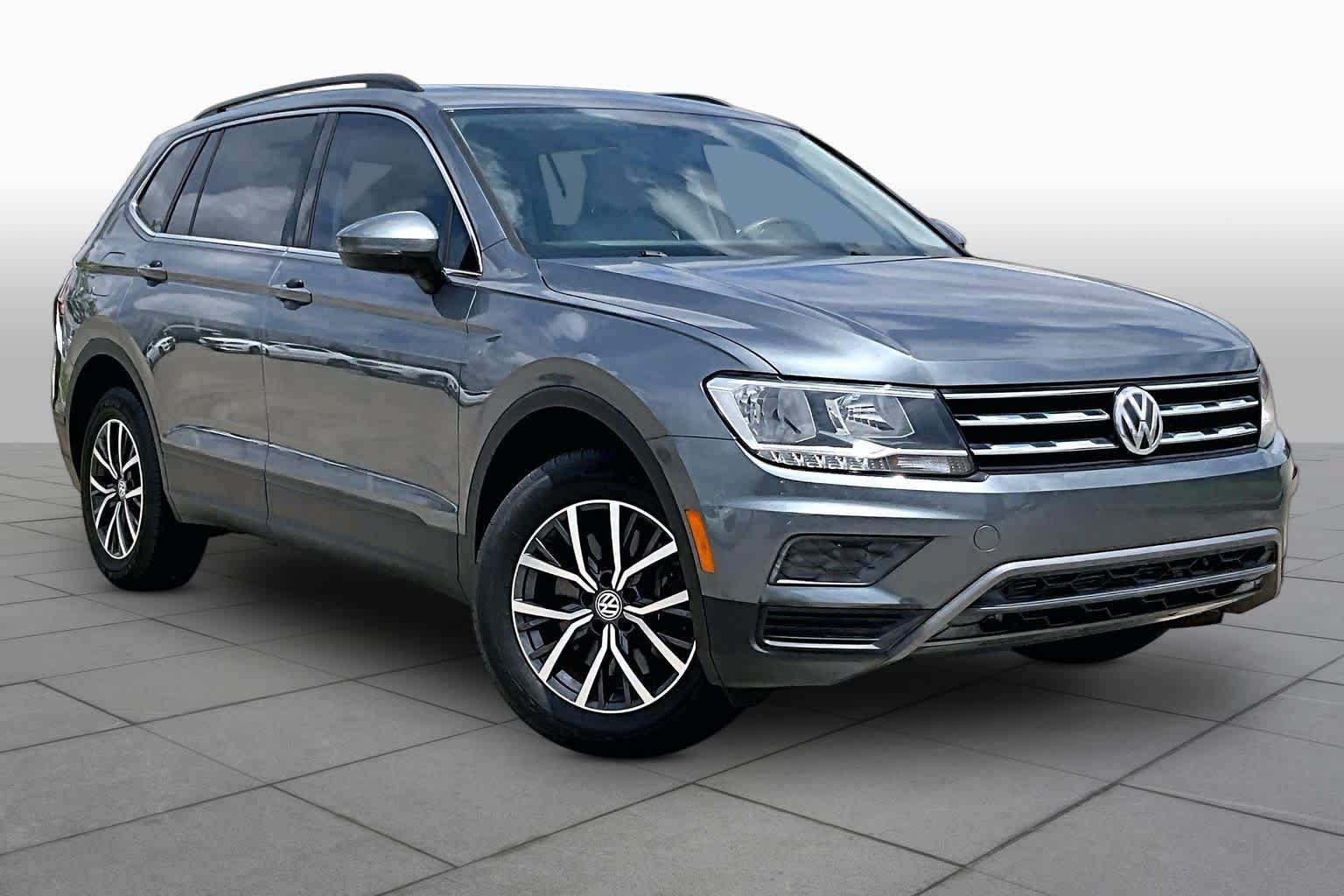 Used 2019 Volkswagen Tiguan SE w/ Panoramic Sunroof Package FWD image 3