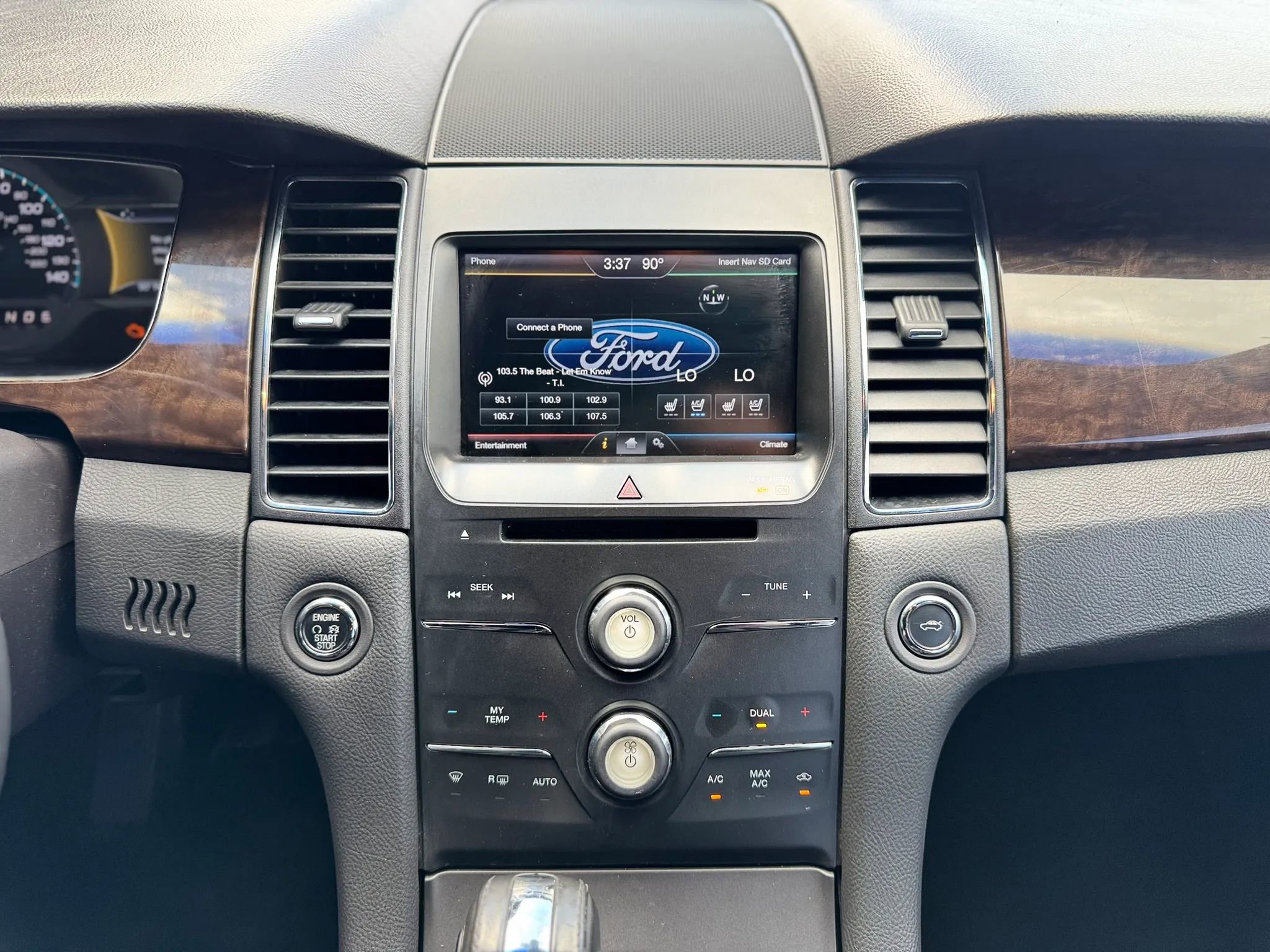 Used 2015 Ford Taurus Limited FWD image 27