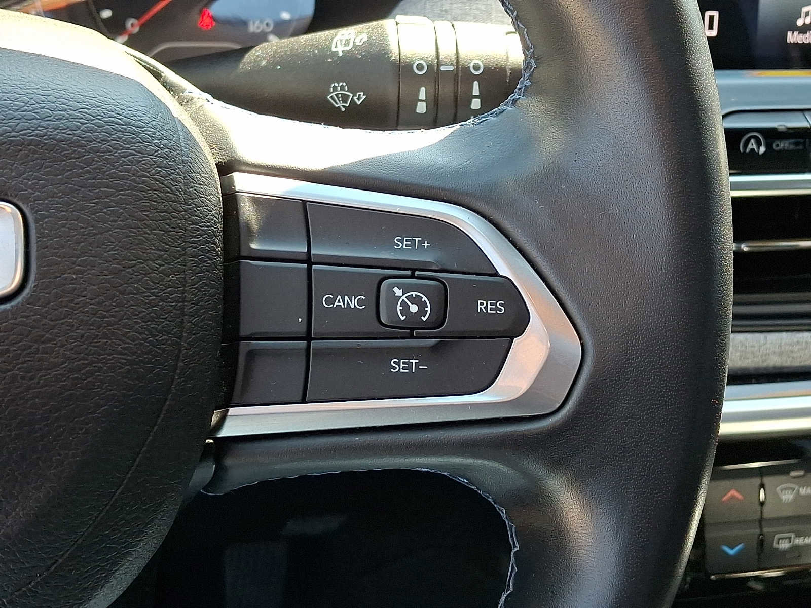 Used 2022 Jeep Compass Latitude AWD/4WD image 23