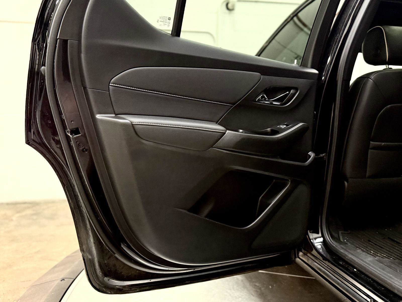 Used 2022 Chevrolet Traverse Premier w/ Redline Edition image 15