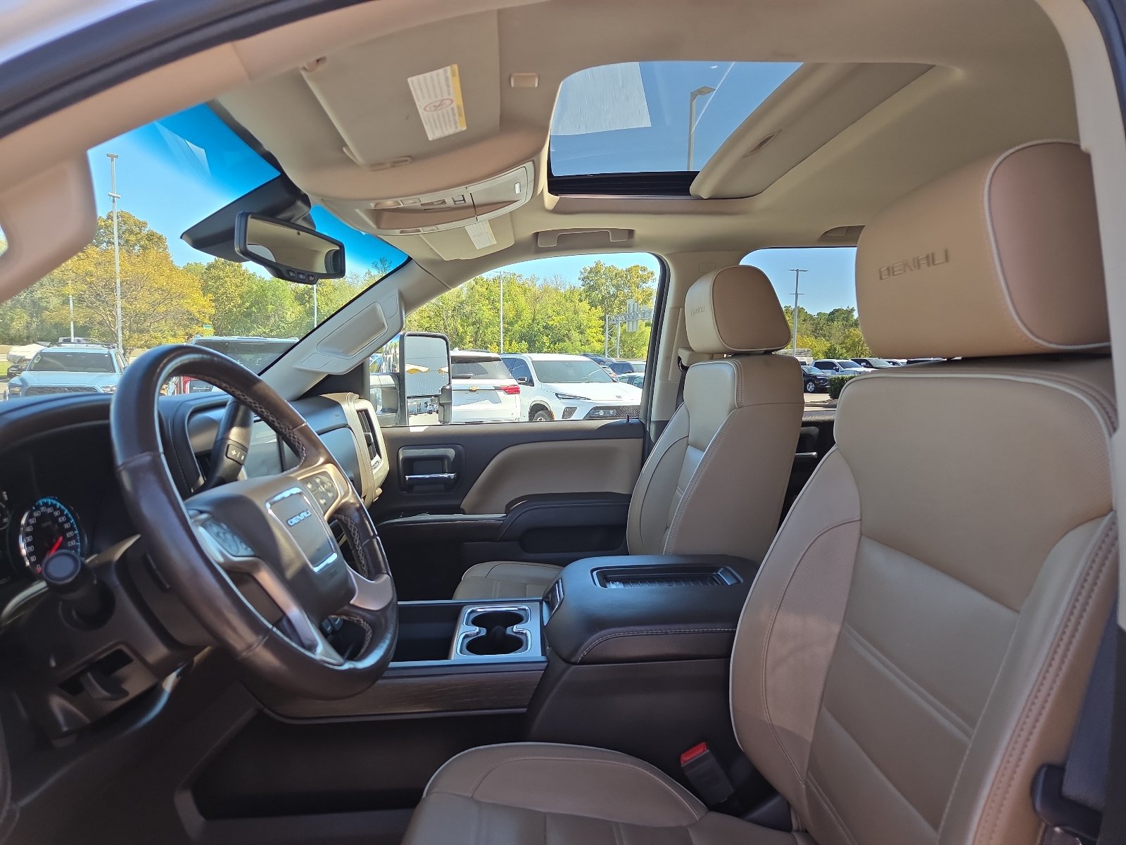 Used 2018 GMC Sierra 2500 Denali w/ Duramax Plus Package AWD/4WD image 9