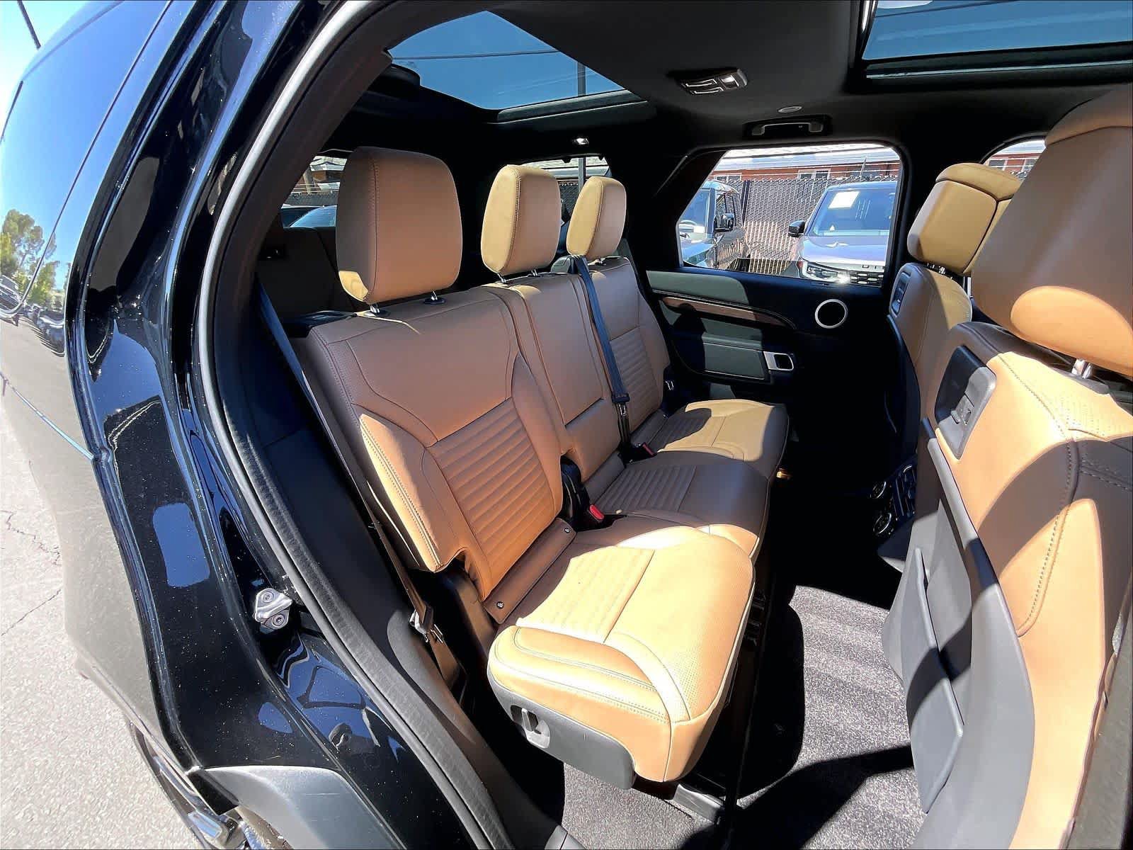 Used 2025 Land Rover Discovery Dynamic SE AWD/4WD image 30