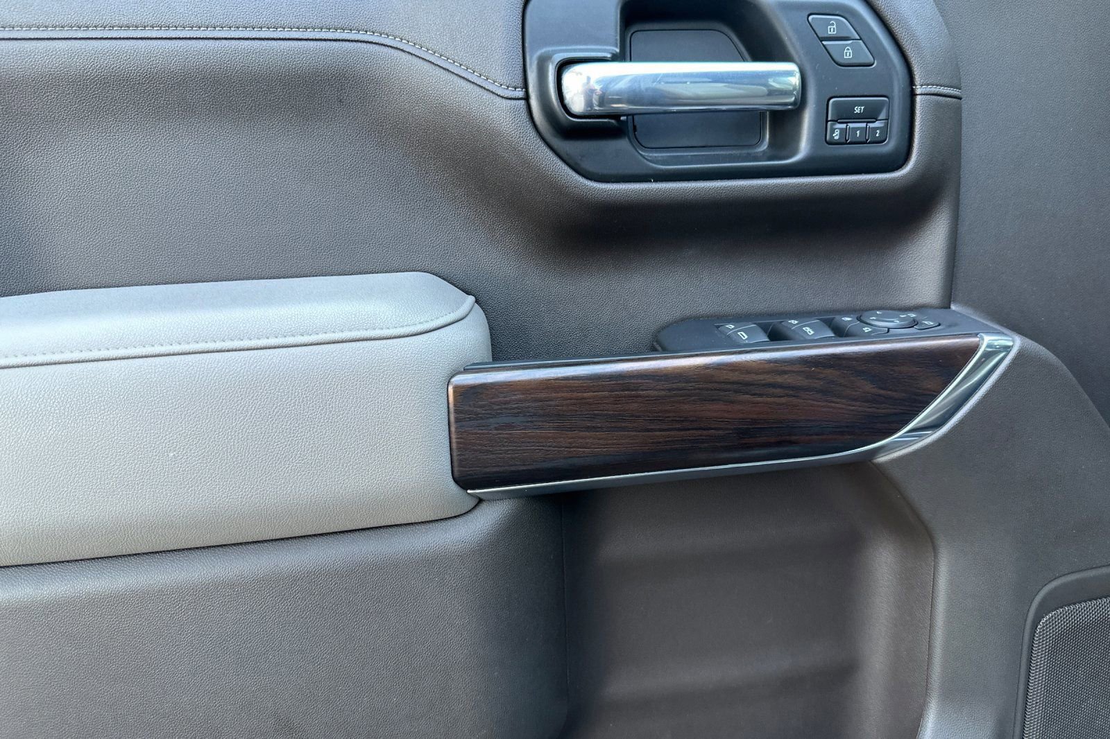 Certified 2022 GMC Sierra 1500 SLT w/ SLT Premium Package image 11