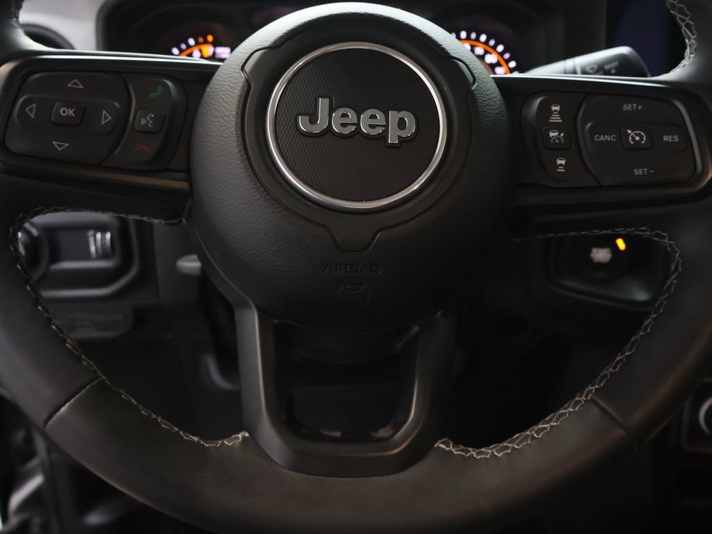 Used 2025 Jeep Gladiator Sport AWD/4WD image 18