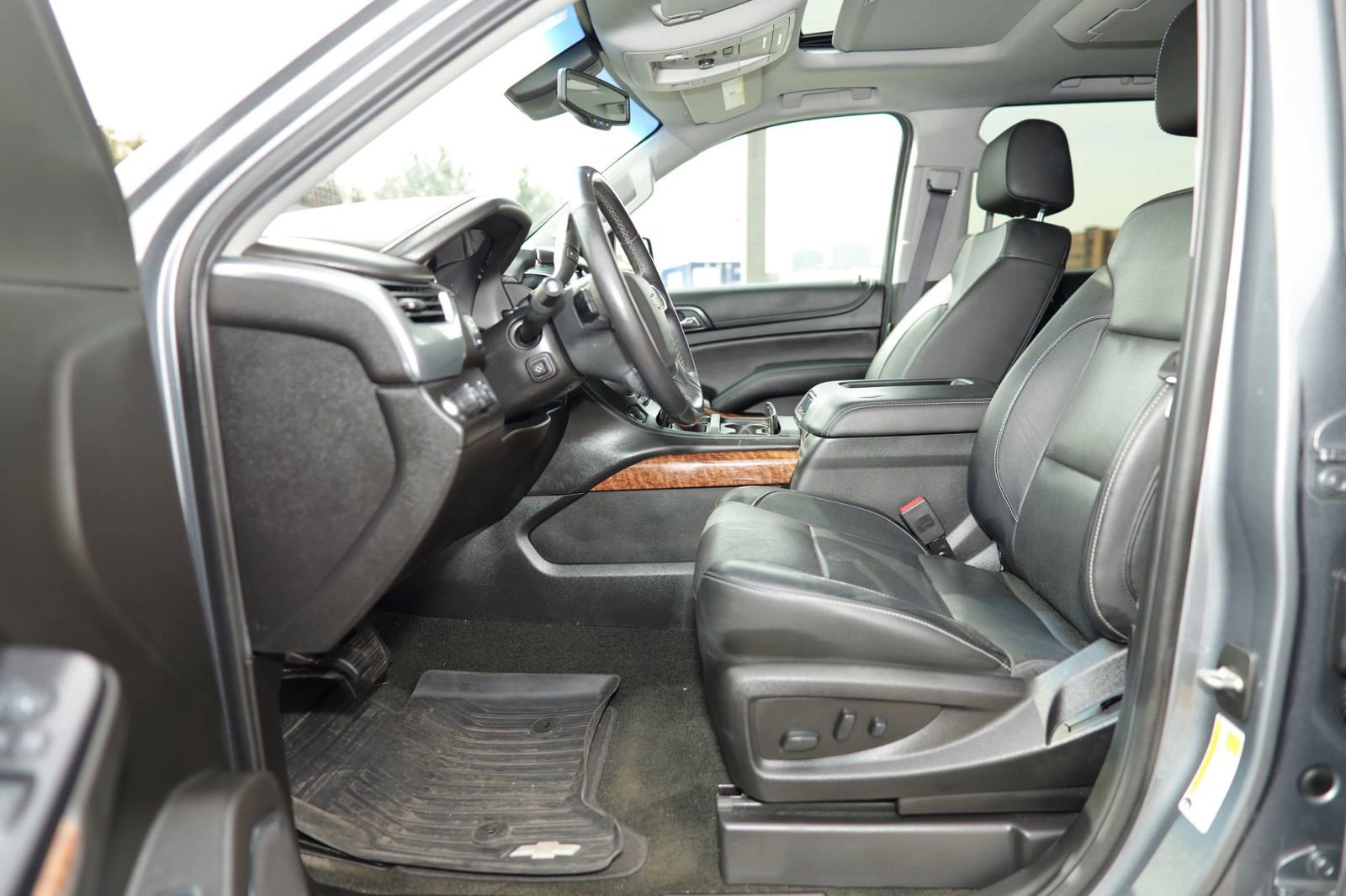 Used 2018 Chevrolet Suburban Premier image 16