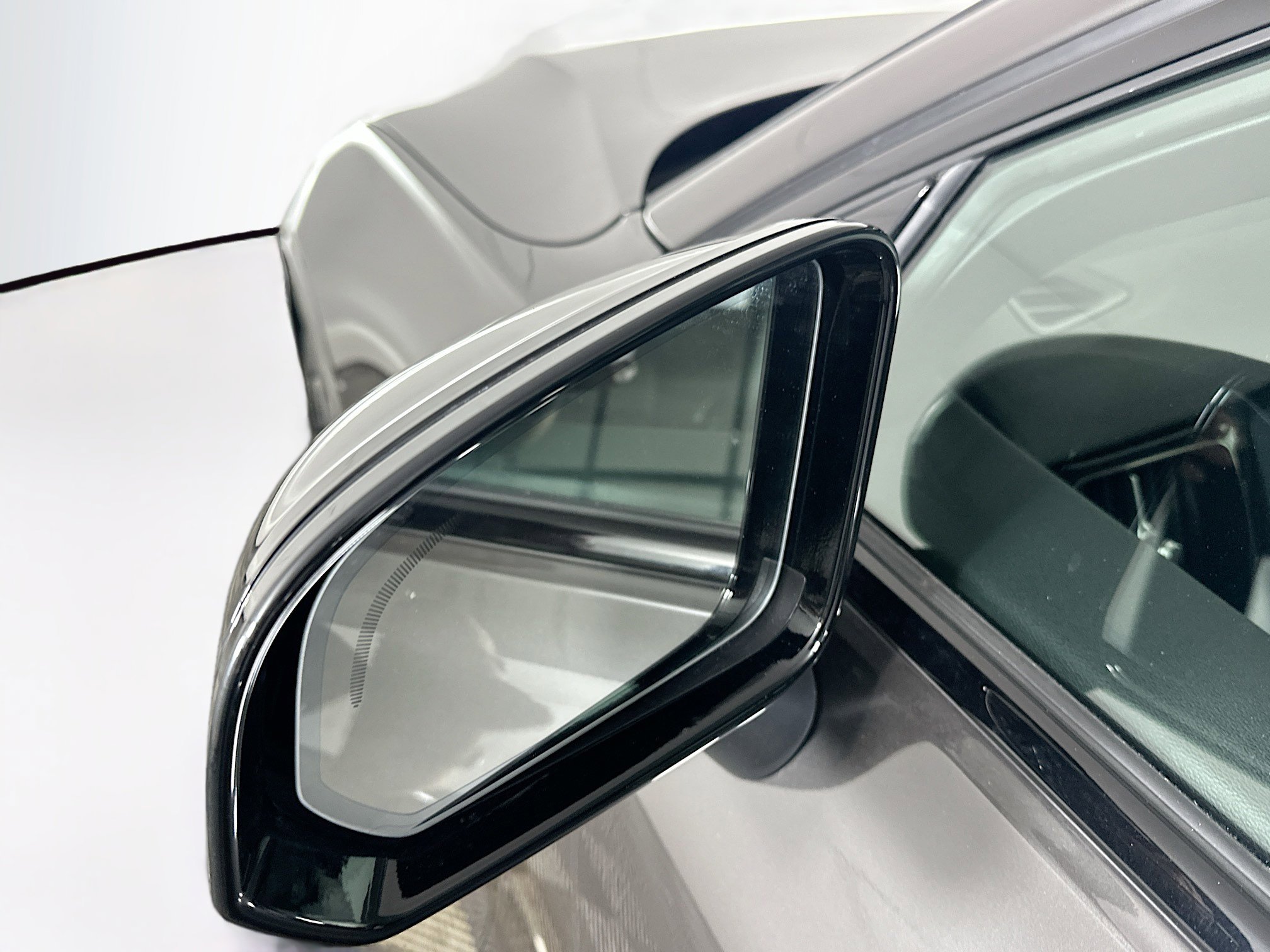 Used 2025 Volvo S60 B5 Core image 16