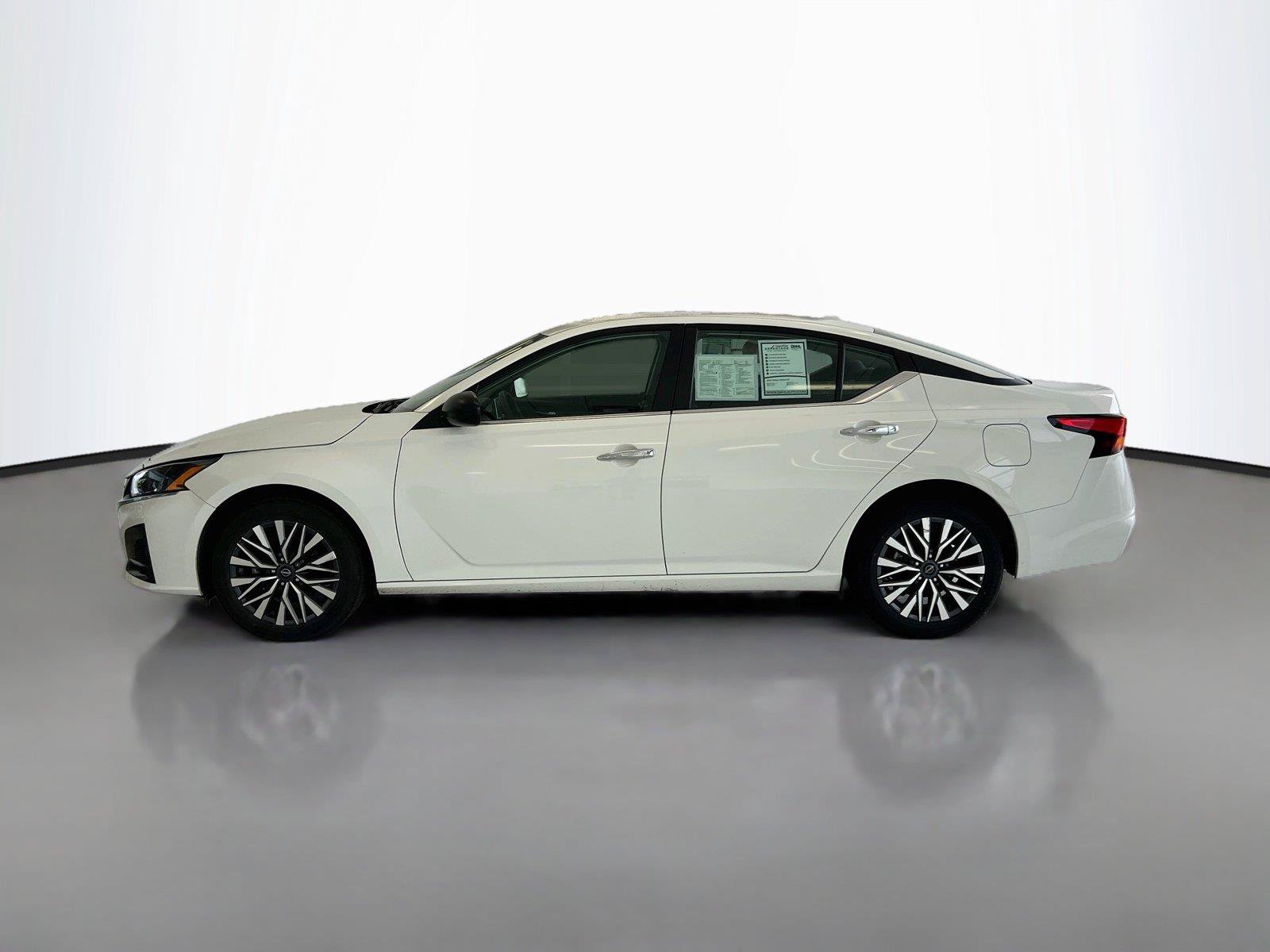 Used 2025 Nissan Altima 2.5 SV AWD/4WD image 8