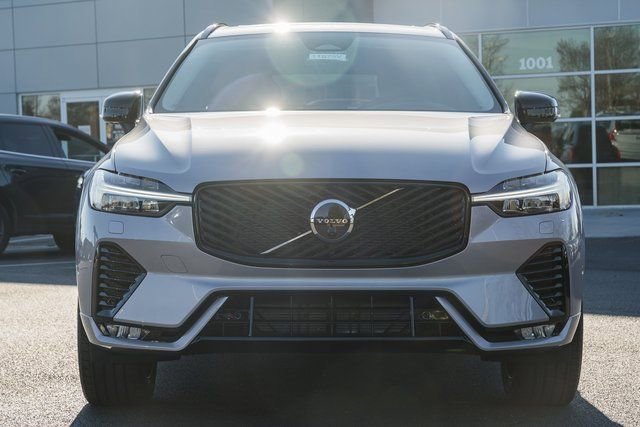 New 2026 Volvo XC60 B5 Plus w/ Climate Package image 2
