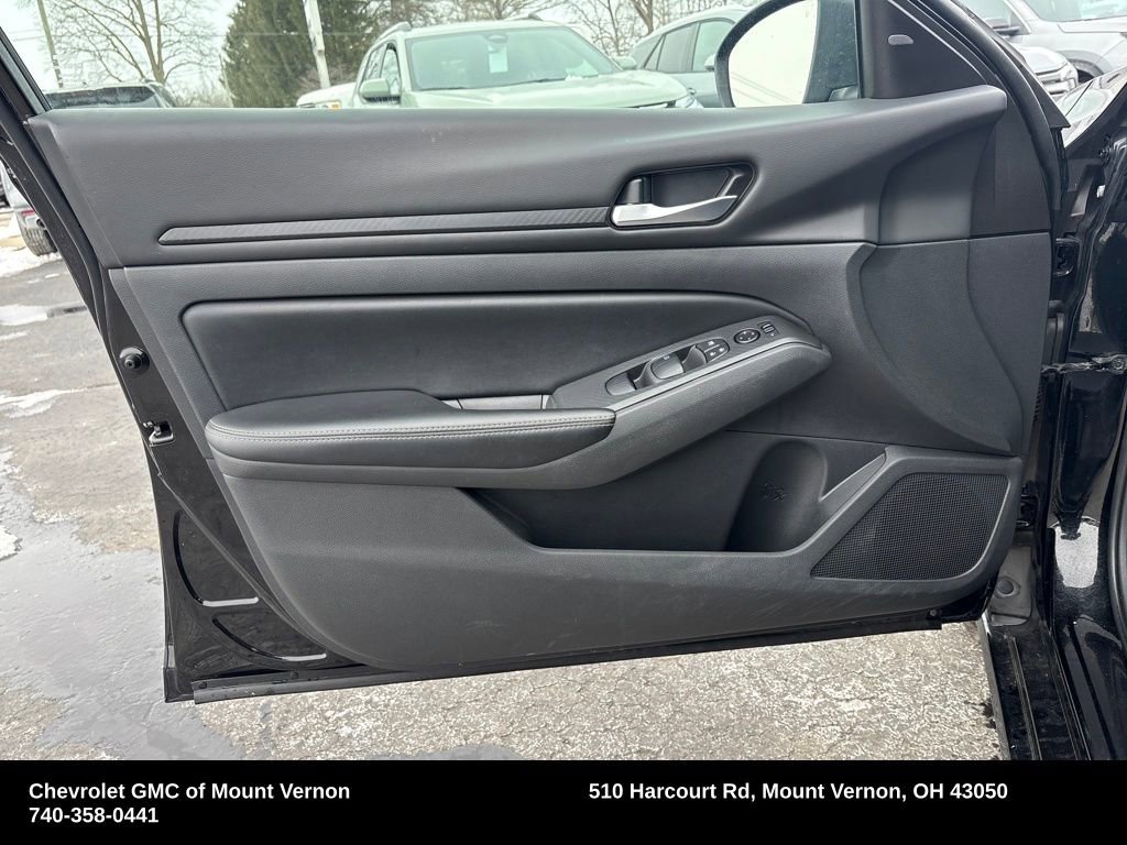 Used 2024 Nissan Altima 2.5 SV image 12