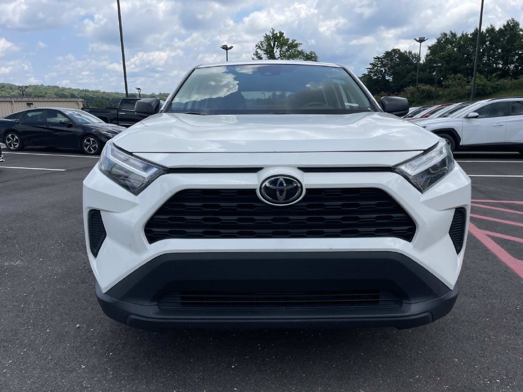 Used 2024 Toyota RAV4 LE AWD/4WD image 8