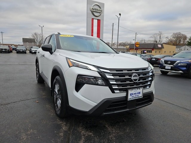 Used 2024 Nissan Rogue S image 11
