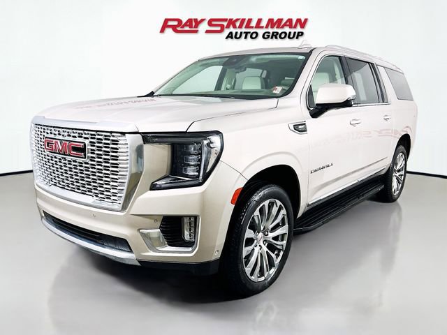 Used 2023 GMC Yukon XL Denali w/ Advanced Technology Package AWD/4WD image 3