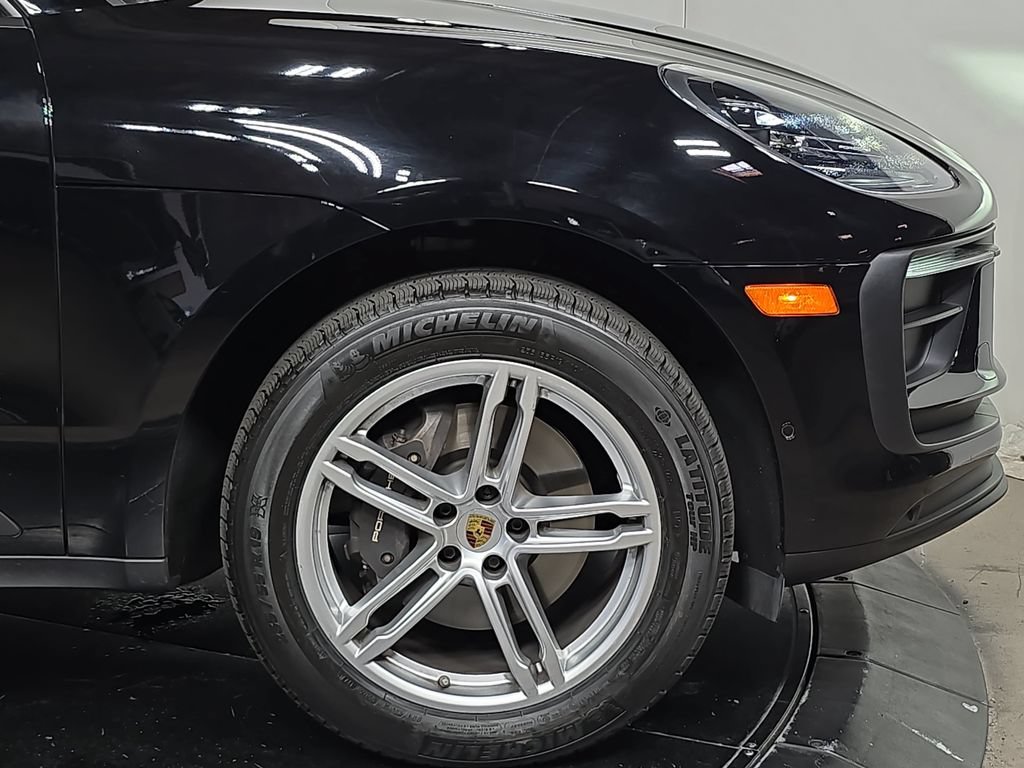 Certified 2023 Porsche Macan AWD/4WD image 11