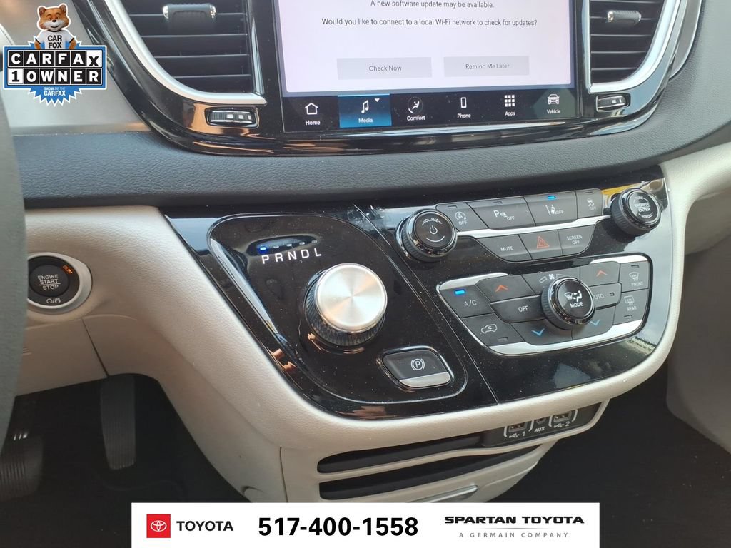 Used 2024 Chrysler Pacifica Touring-L FWD image 21