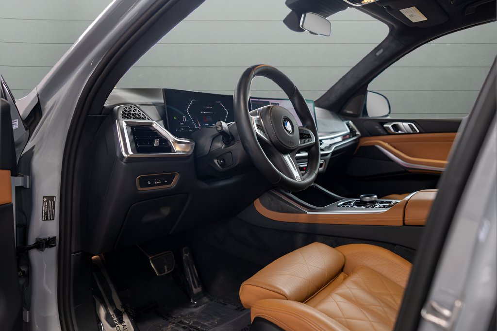Used 2024 BMW X7 xDrive40i w/ M Sport Package AWD/4WD image 36