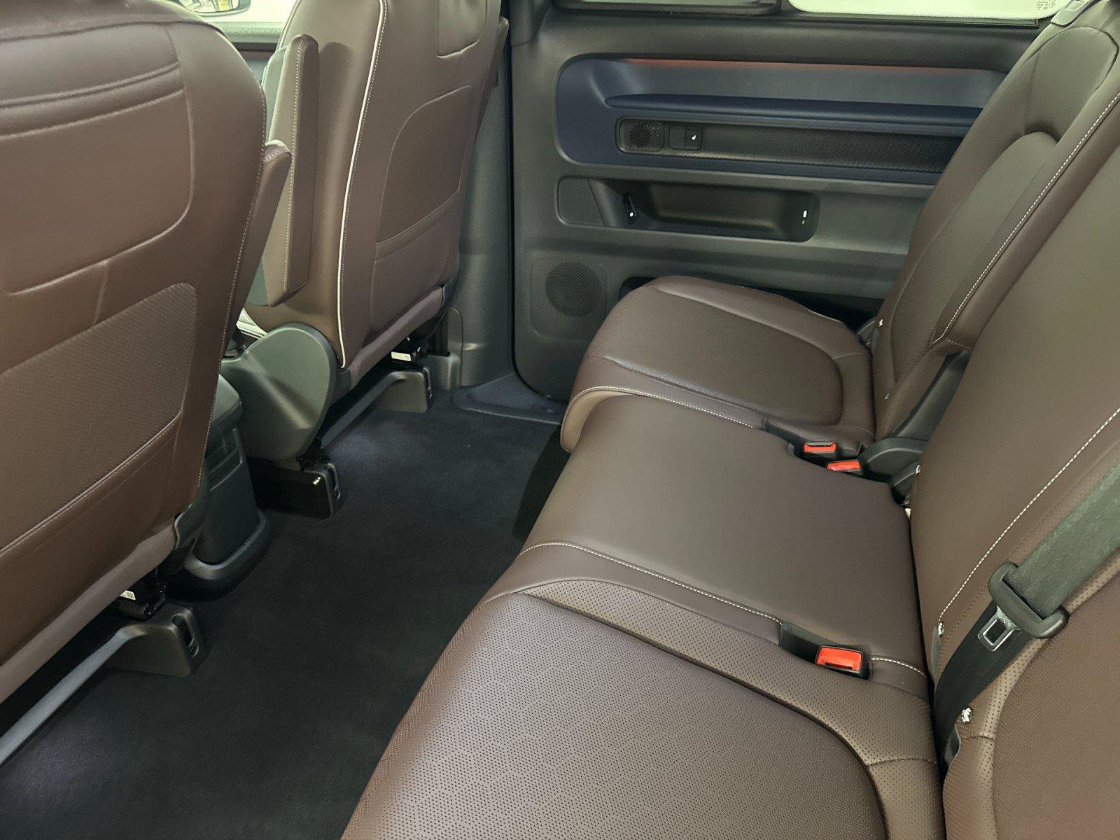 New 2025 Volkswagen ID. Buzz Pro S RWD image 11