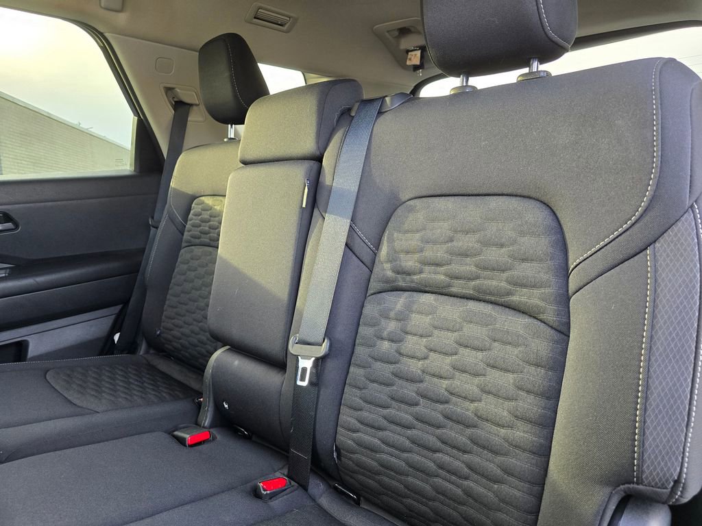 Used 2024 Nissan Pathfinder SV image 19
