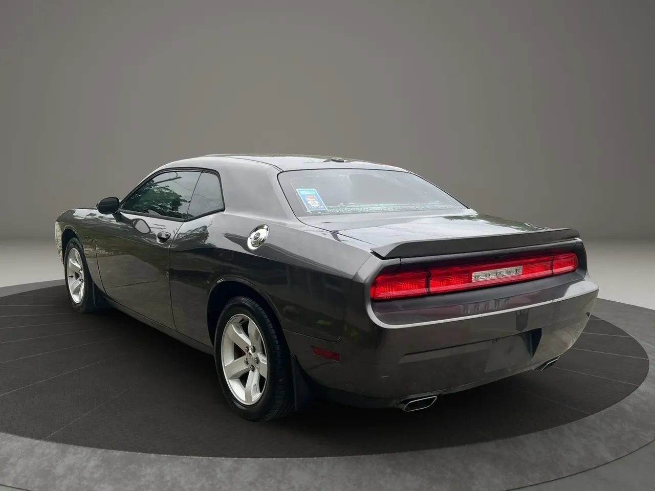 Used 2014 Dodge Challenger SXT RWD image 5