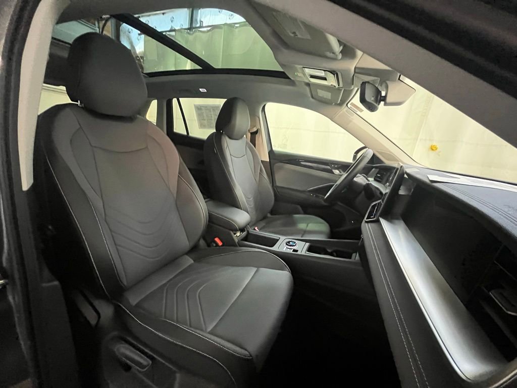 Certified 2025 Volkswagen Tiguan SE AWD/4WD image 13