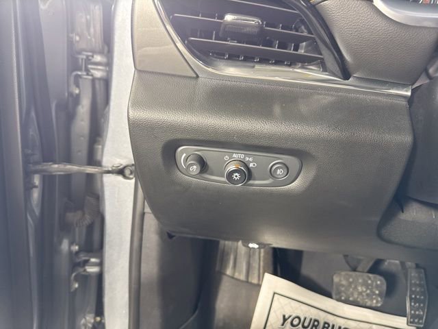 Used 2020 Chevrolet Traverse LT w/ Driver Confidence II Package image 33