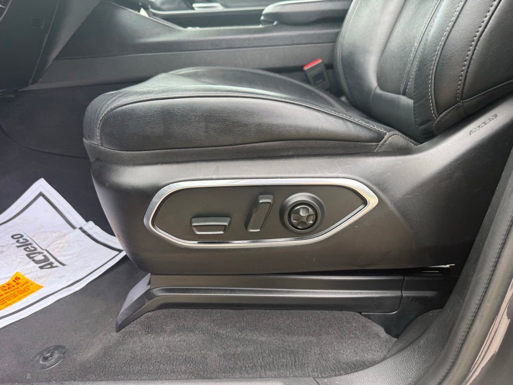 Used 2024 Jeep Wagoneer L Series II w/ Flexible Seating Group image 30