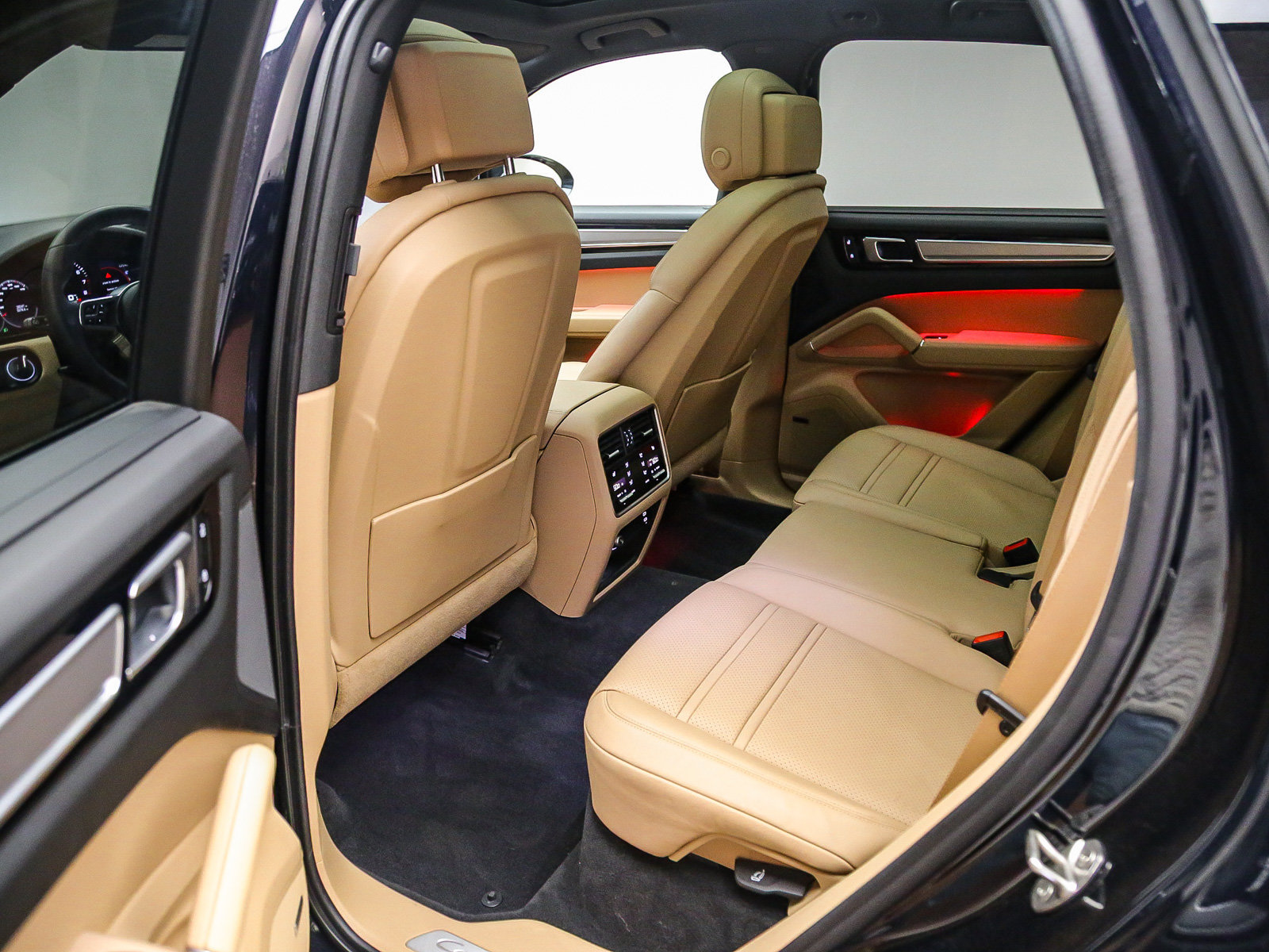 Certified 2023 Porsche Cayenne AWD/4WD image 23