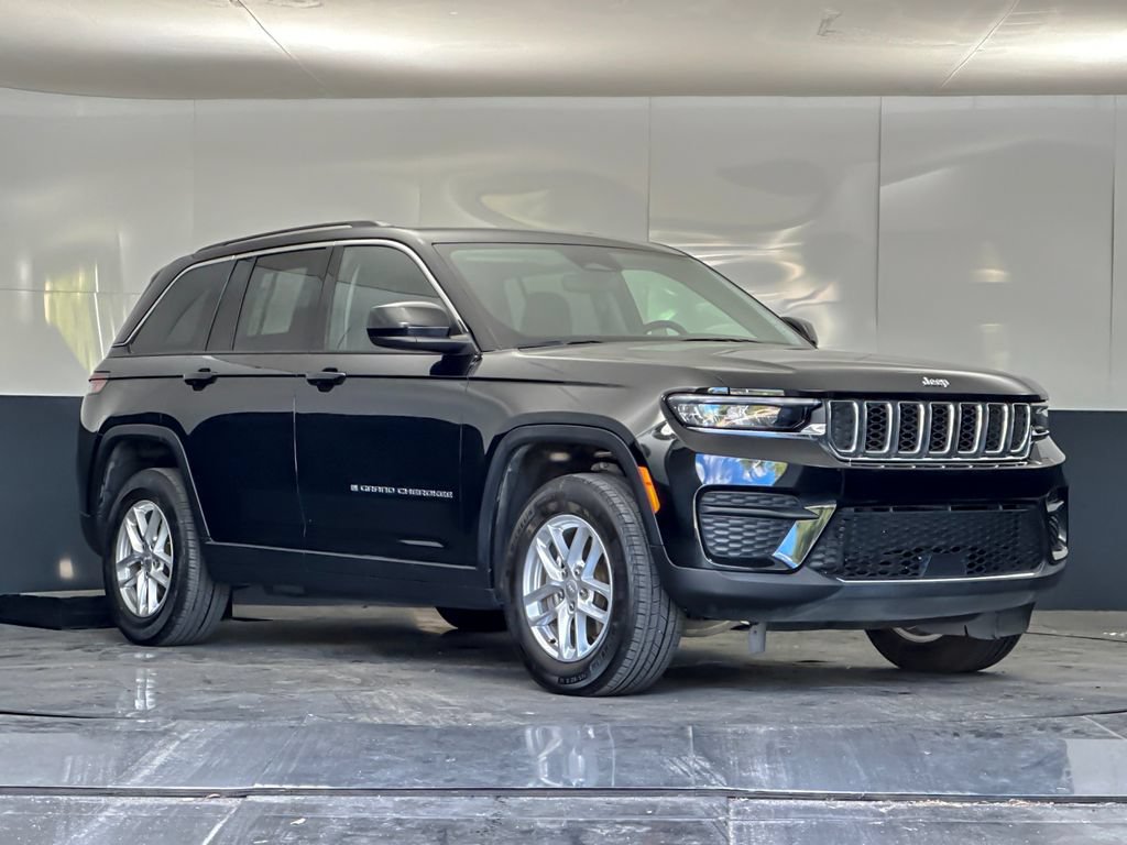 Used 2023 Jeep Grand Cherokee Laredo w/ Luxury Tech Group I