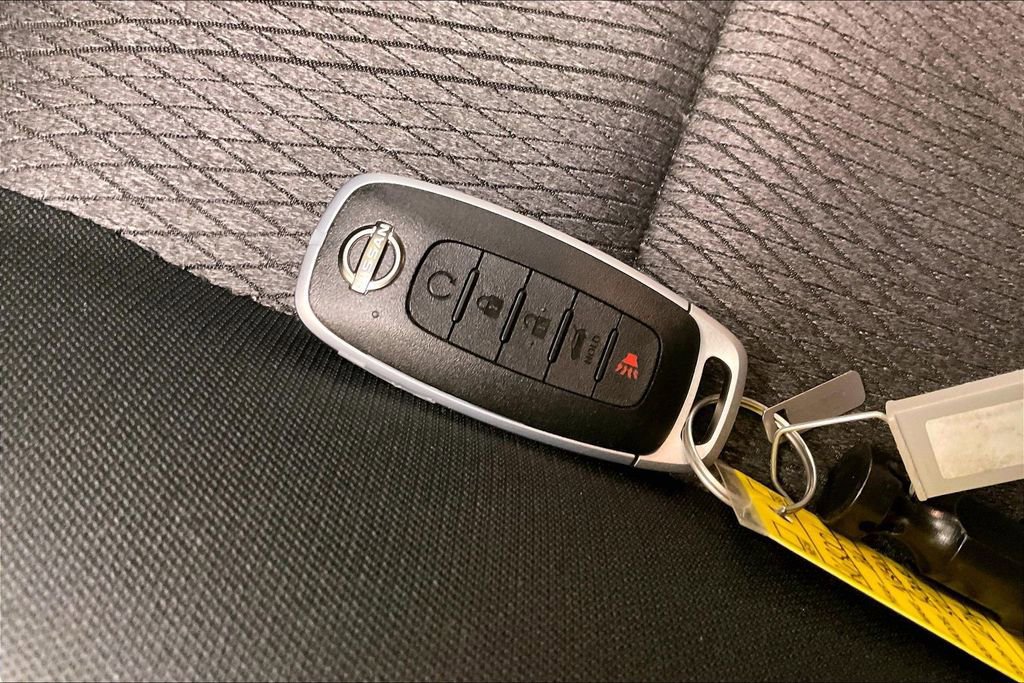 Used 2026 Nissan Rogue SV AWD/4WD image 10