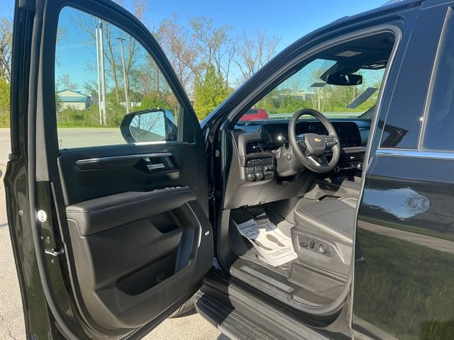 New 2026 Chevrolet Suburban Premier w/ Sun And Tow Package AWD/4WD image 15
