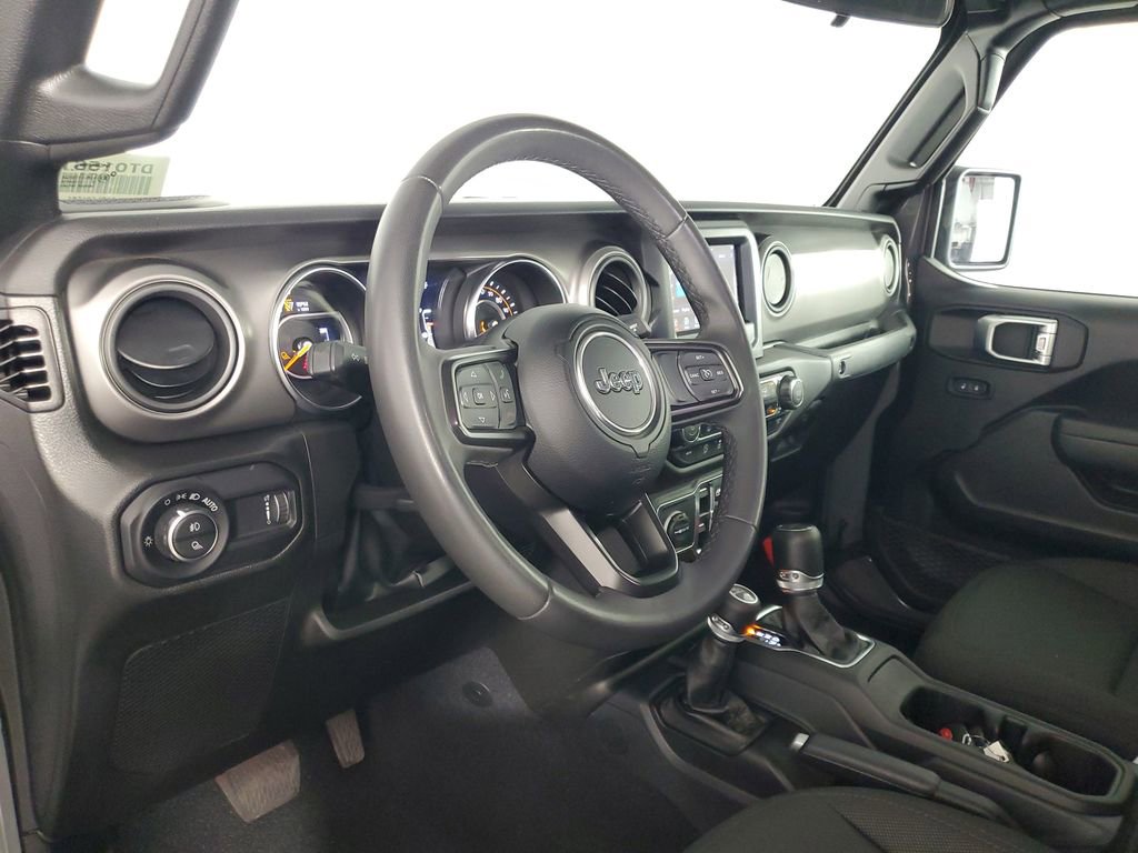 Used 2023 Jeep Gladiator Willys image 11