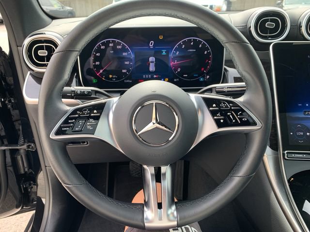 Used 2025 Mercedes-Benz GLC 300 4MATIC image 23