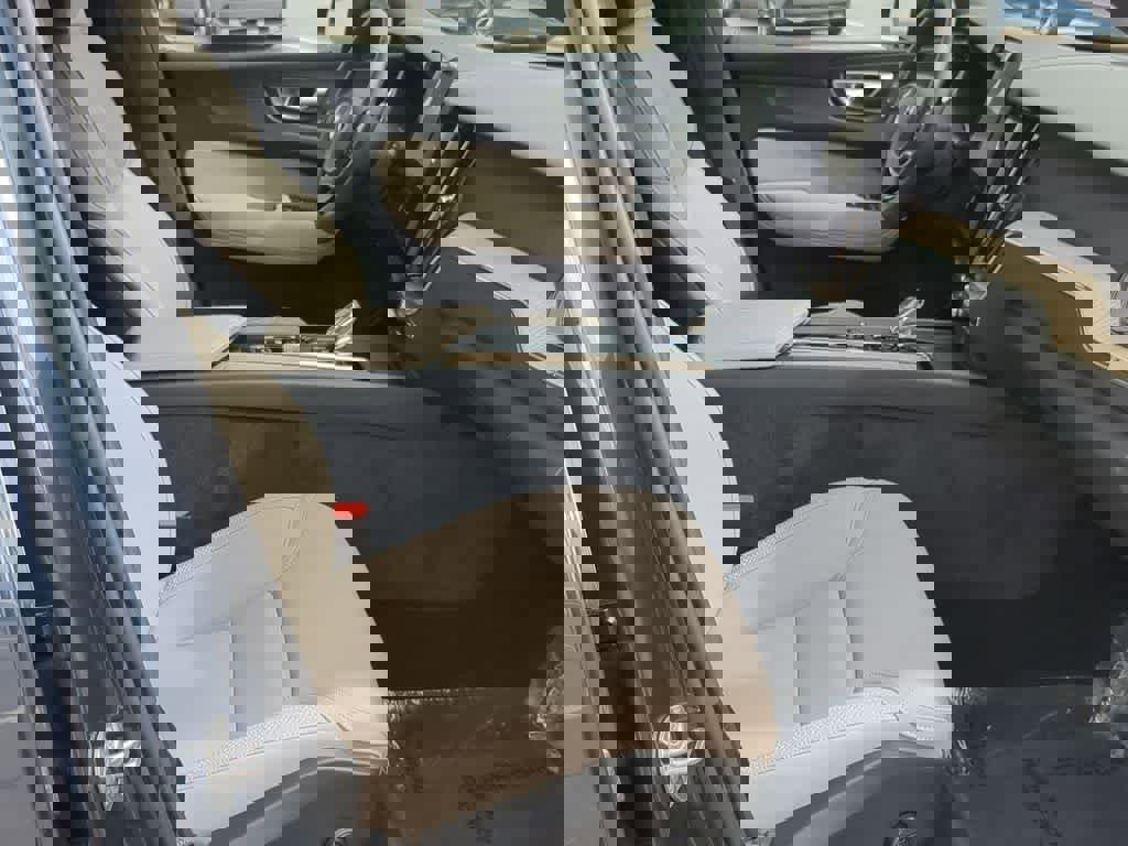 Certified 2026 Volvo XC60 B5 Plus w/ Protection Package Premier image 20