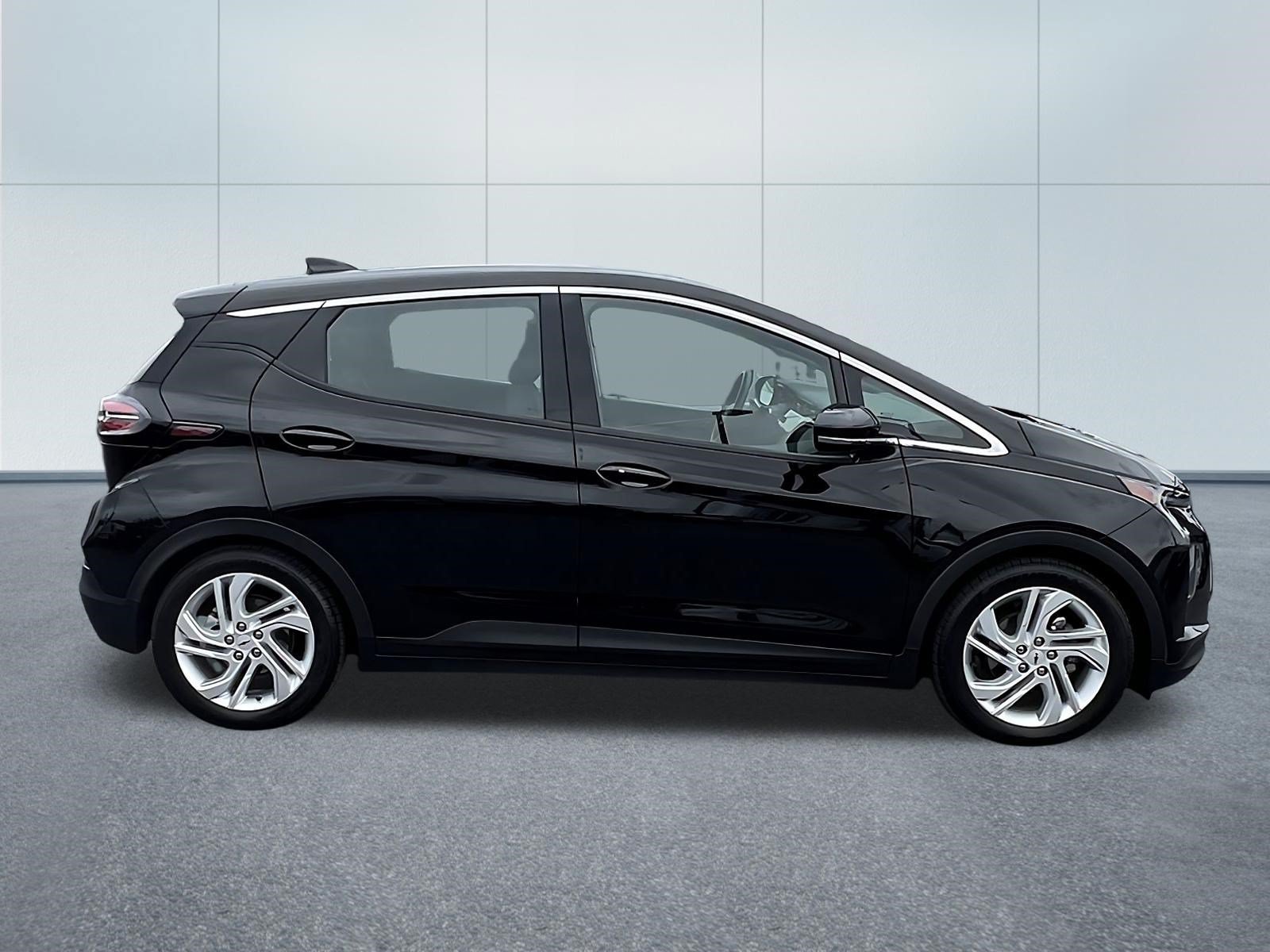 Used 2023 Chevrolet Bolt LT FWD image 7