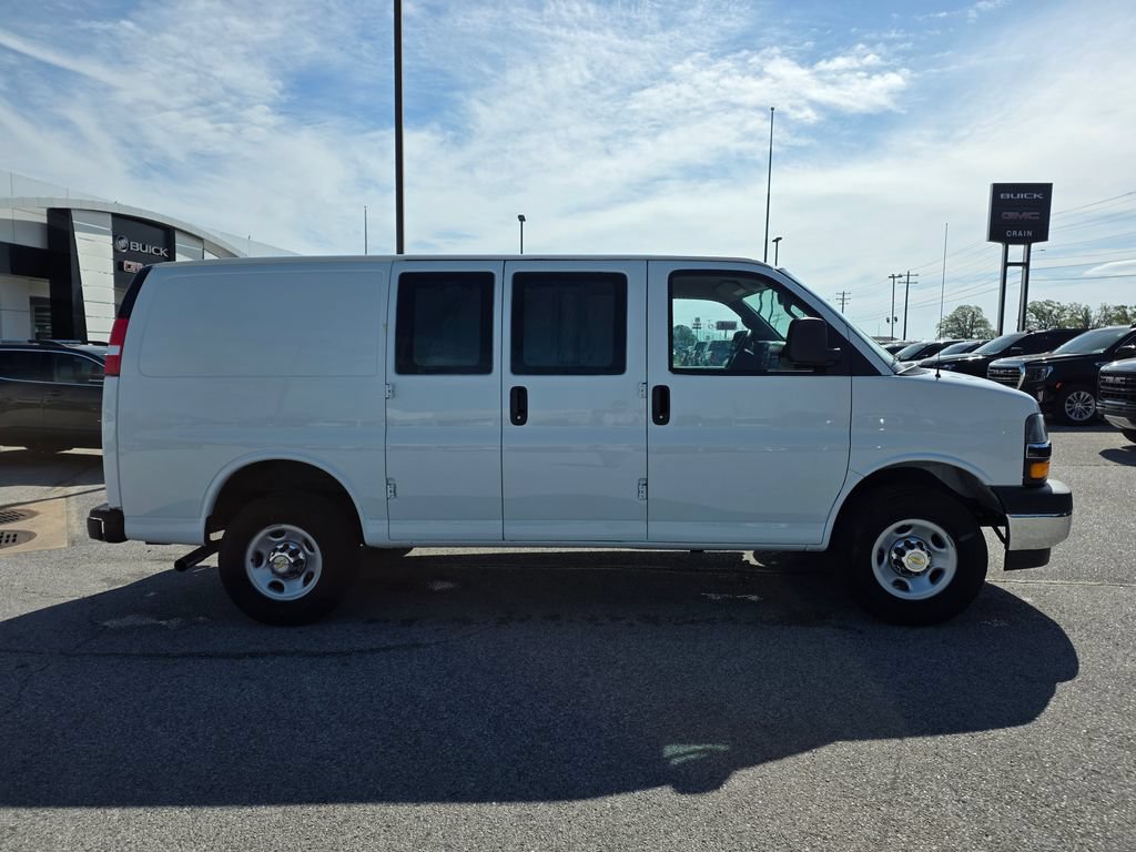 Used 2024 Chevrolet Express 3500 w/ Driver Convenience Package RWD image 9