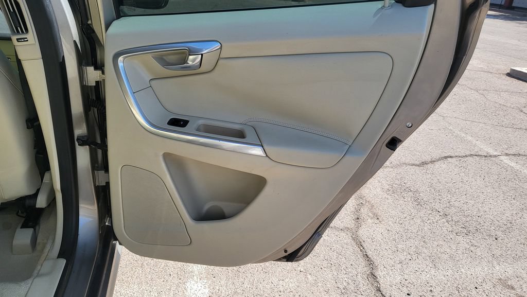 Used 2015 Volvo XC60 T5 Premier w/ Protection Package FWD image 21