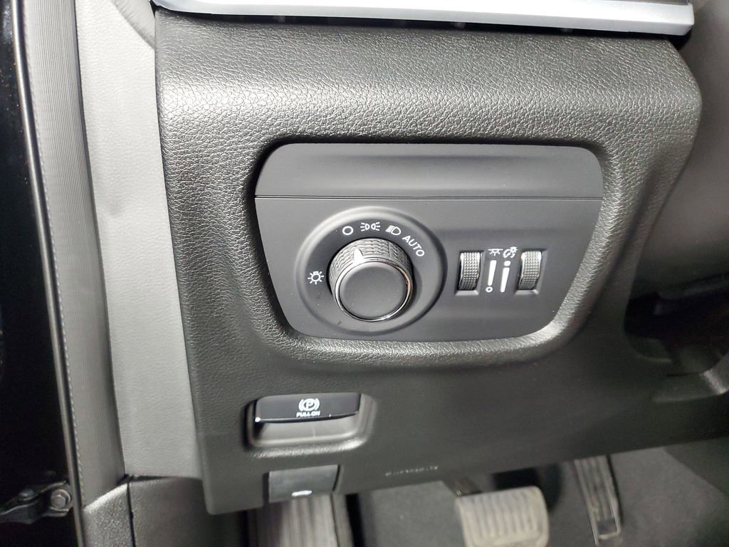 Used 2025 Jeep Grand Cherokee L Altitude image 27