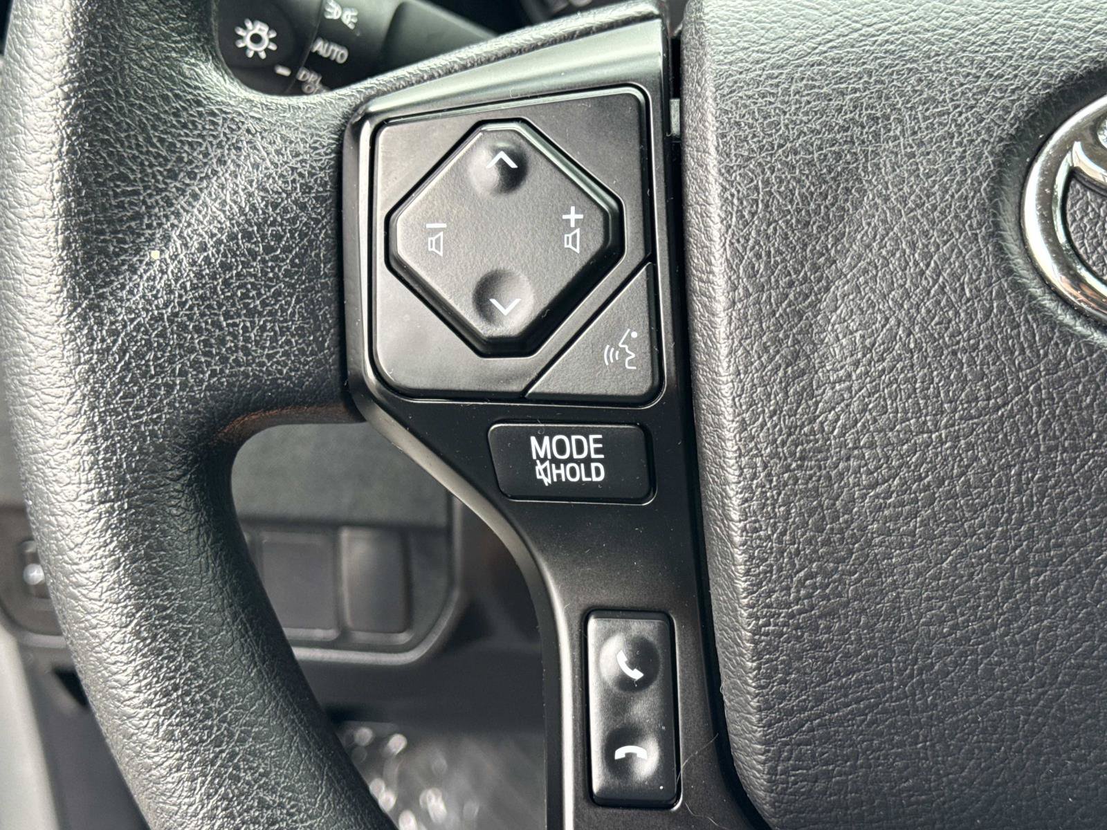 Used 2022 Toyota Tacoma SR AWD/4WD image 9