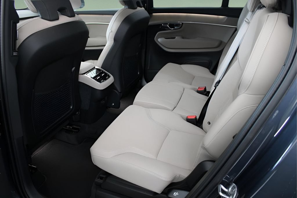 New 2026 Volvo XC90 B6 Plus w/ Protection Package Premier AWD/4WD image 17